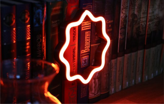 Гибкий неон красного цвета для дополнения интерьера