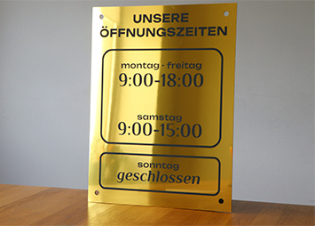 Табличка із золотого дзеркального композиту та плівкою