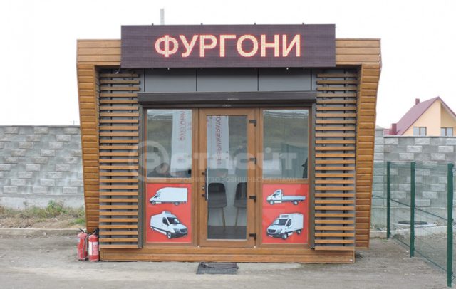 Бегущая красная лента для автомагазина с креплением на фасад здания