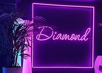 LED неон для студии танцев Diamond