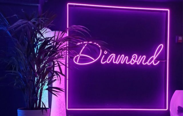 LED неон для студии танцев Diamond