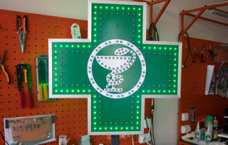 Зеленый светодиодный аптечный крест