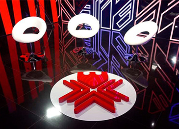 Объемный логотип красного цвета для телестудии