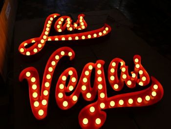 Лофт букви з лампочками