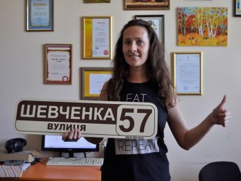 Адресна табличка з композиту на будинок